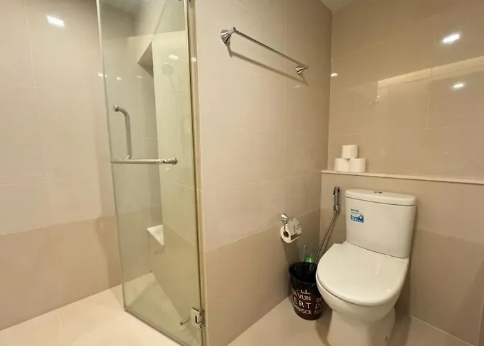아파트 Living Ploenchit