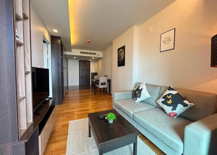 아파트 Living Ploenchit 방콕