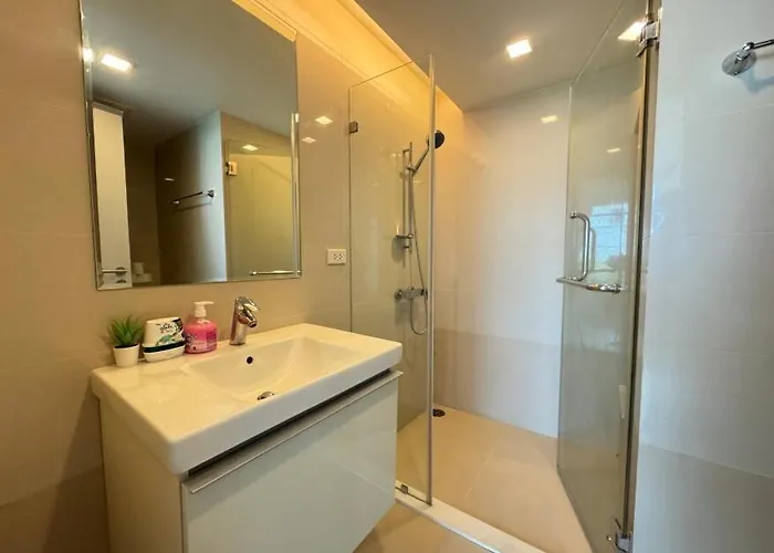 아파트 Living Ploenchit *