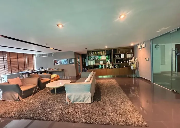 아파트 Living Ploenchit *