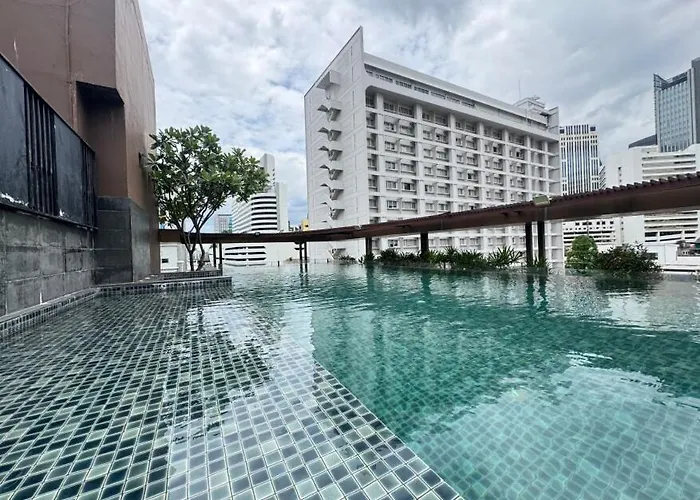 Living Ploenchit 아파트 방콕