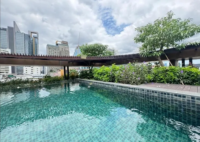 아파트 Living Ploenchit 방콕