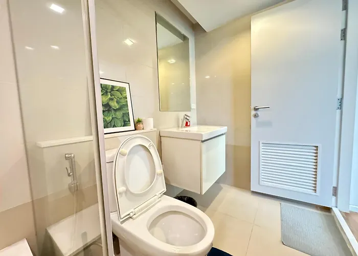 아파트 Living Ploenchit