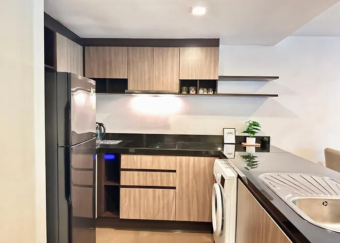 아파트 Living Ploenchit